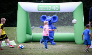 Gute Laune beim Kinder- und Familienfest zum 60. Jubiläum 7 fussball2