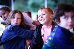Gute Laune beim Kinder- und Familienfest zum 60. Jubiläum 11 kinder lachen quer 1