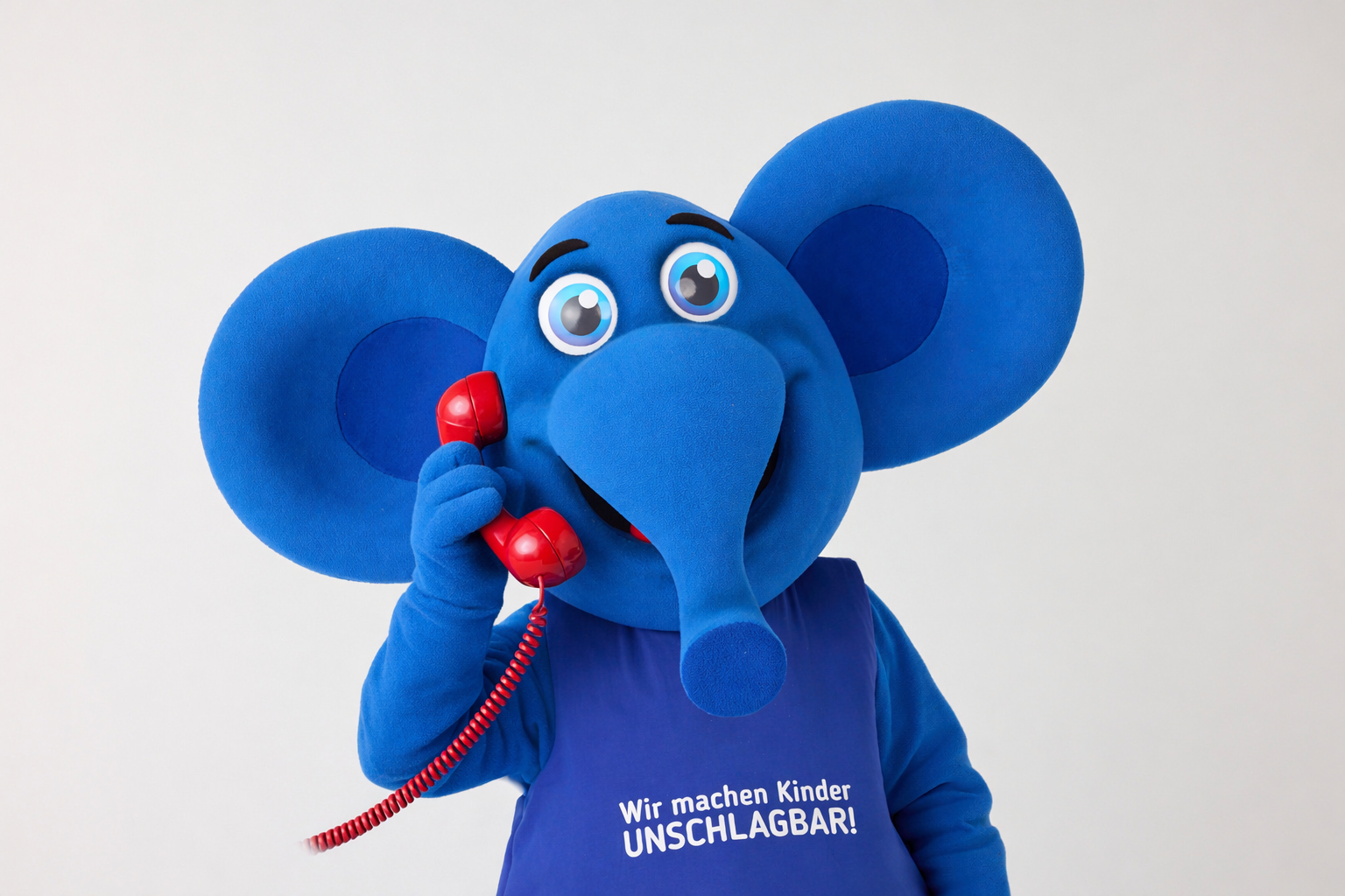 Elefant mit Telefonhoerer